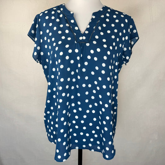 41 Hawthorn Top Sz M Blue Polka Dot Print Split Neck Ladder Stitch Cap Sleeve