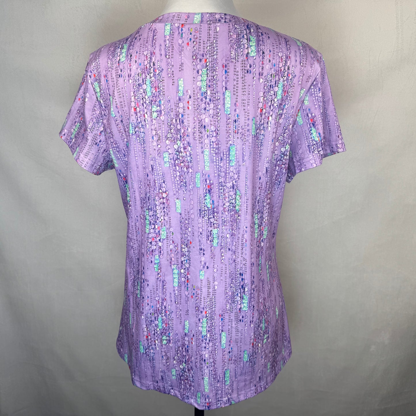 Noracora Ladies Top NWT Sz M Pullover Lilac Multicolor Cut Out VNeck Short Sleeve