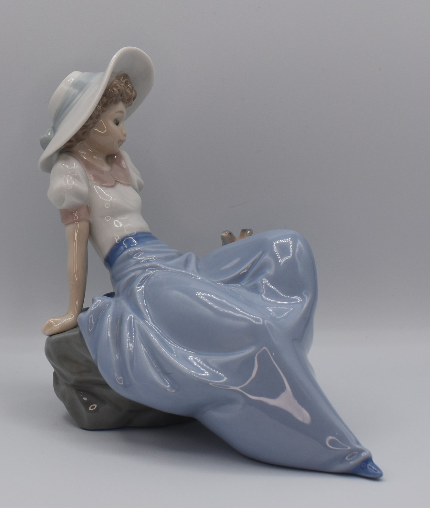 Lladro Nao 1042 Listening to Birds song Vintage Retired Figurine