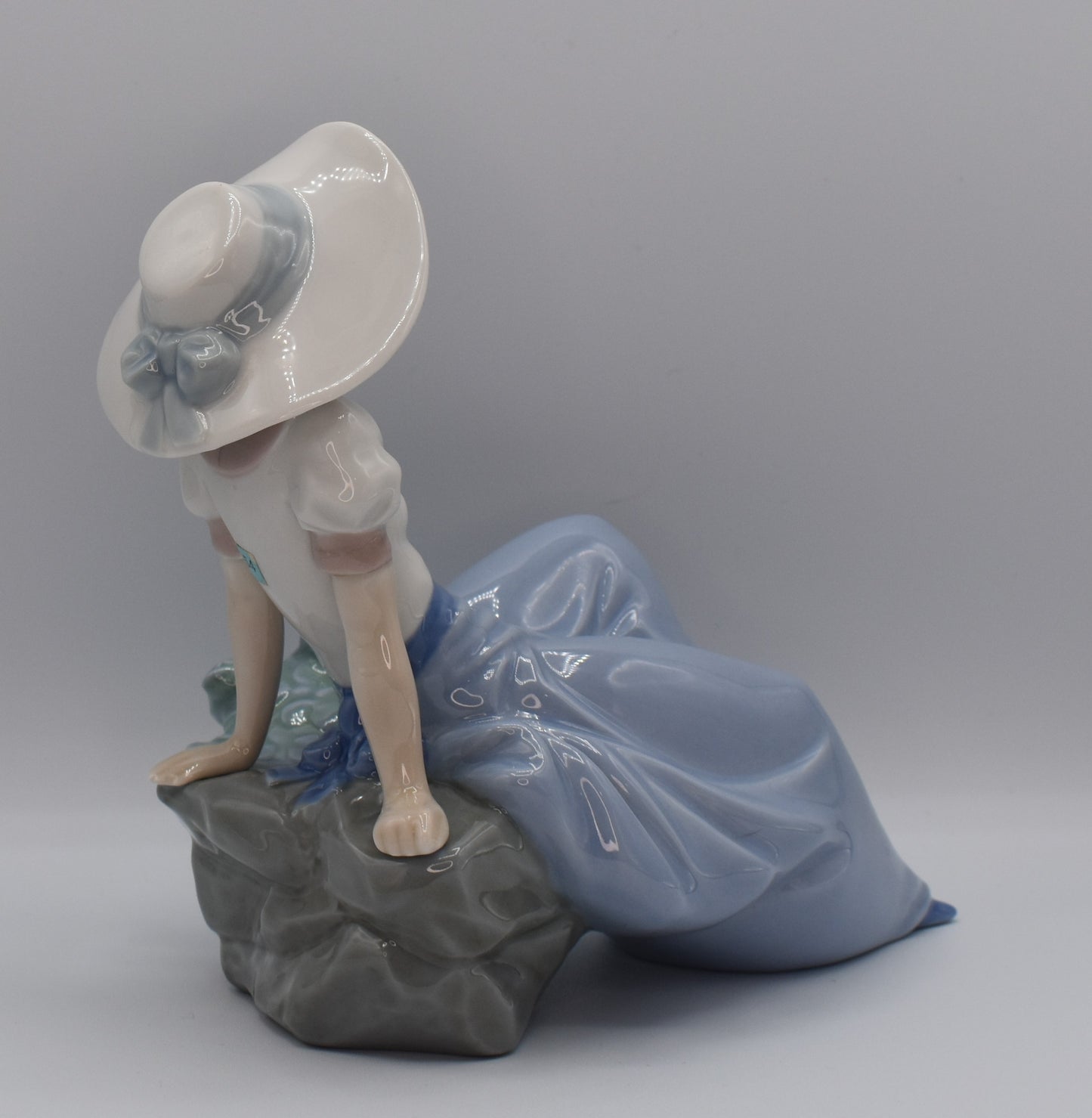 Lladro Nao 1042 Listening to Birds song Vintage Retired Figurine