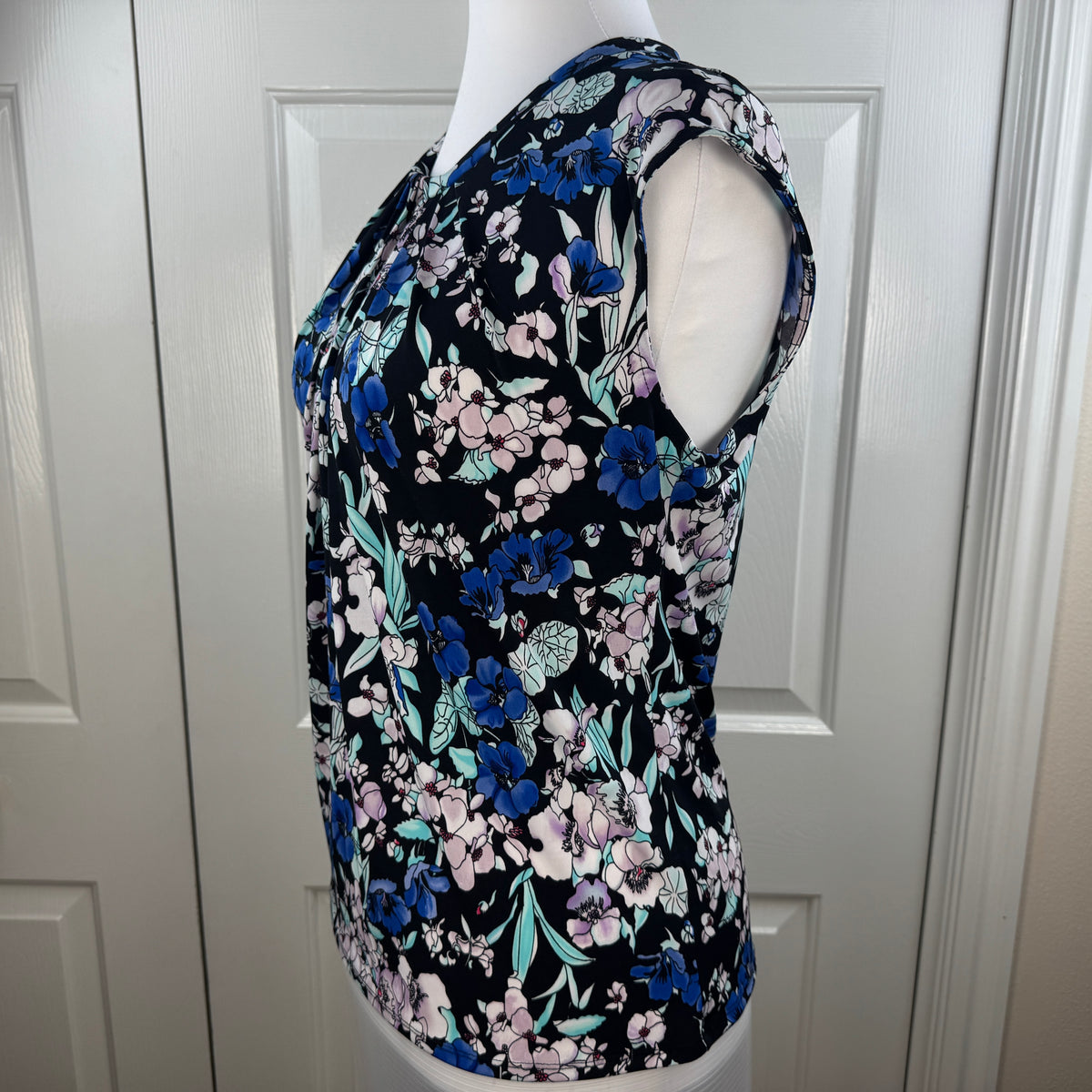 Liz Claiborne Women's Floral Pleated Neck Cap Sleeve Blouse Black Blue Size S