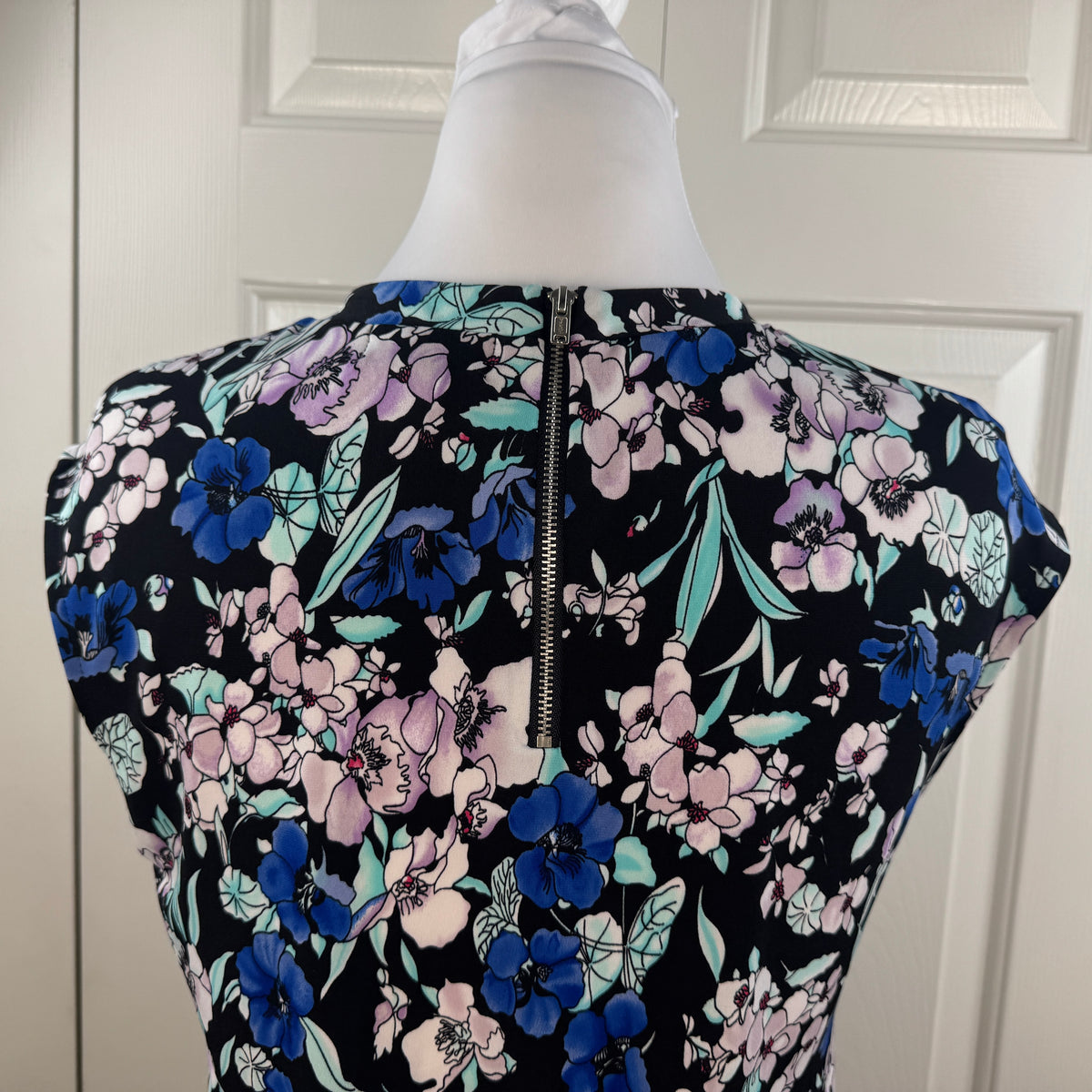 Liz Claiborne Women's Floral Pleated Neck Cap Sleeve Blouse Black Blue Size S