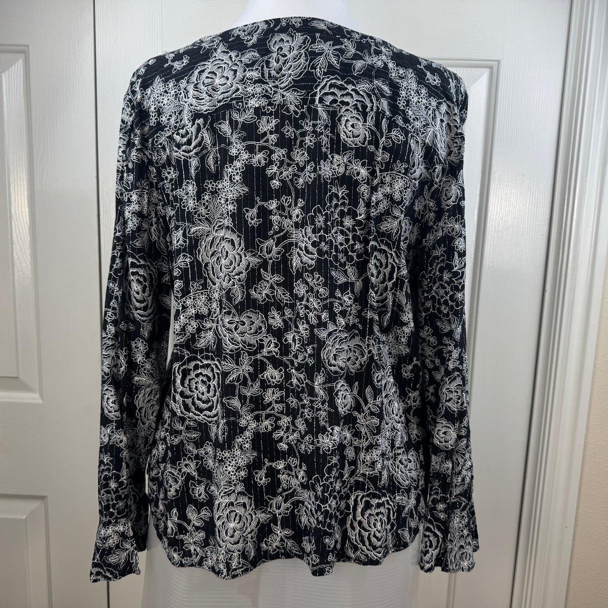 LOFT Women's Black White Floral Ruffle Blouse Metallic Thread Size XL