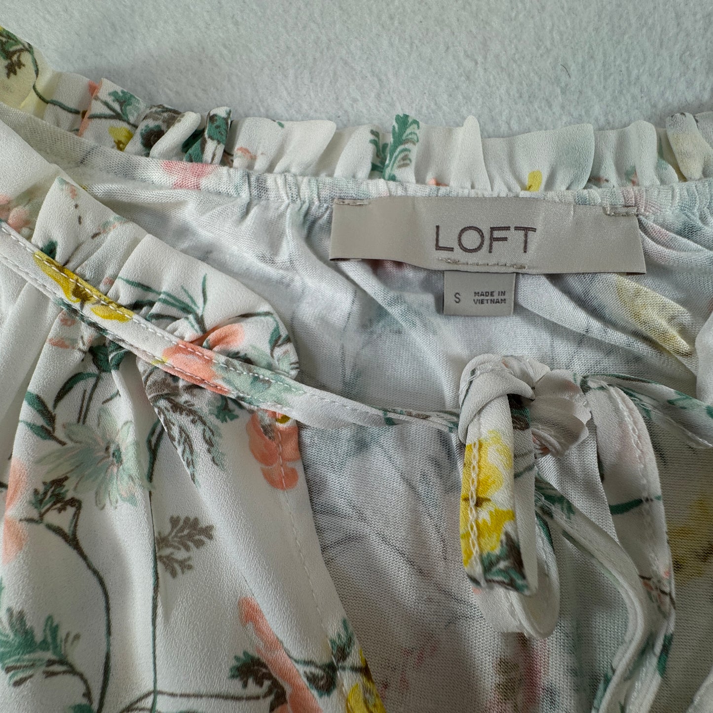 LOFT Women's Floral Sleeveless Ruffle Tie Neck Blouse Ivory Size S