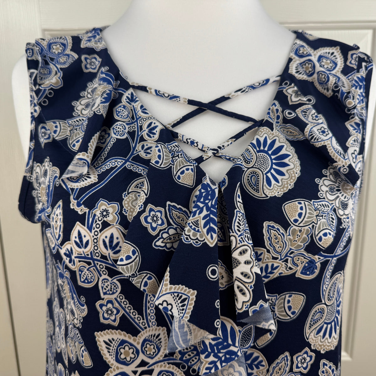 Naif Women's Floral Crisscross Ruffle Sleeveless Blouse Navy Blue Size M