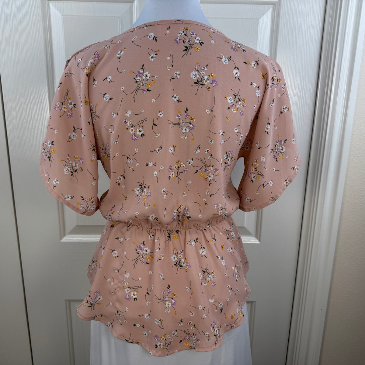 Sienna Sky Floral Peplum Blouse Peach Pink V-Neck Button Front Size XS