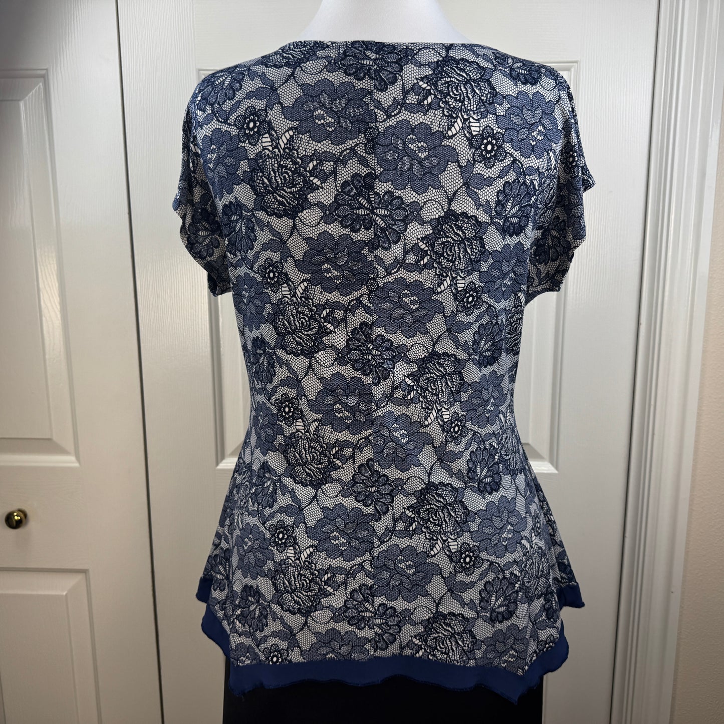 Suzie in the City Women's Blue Floral Lace Print Tunic Top Size M