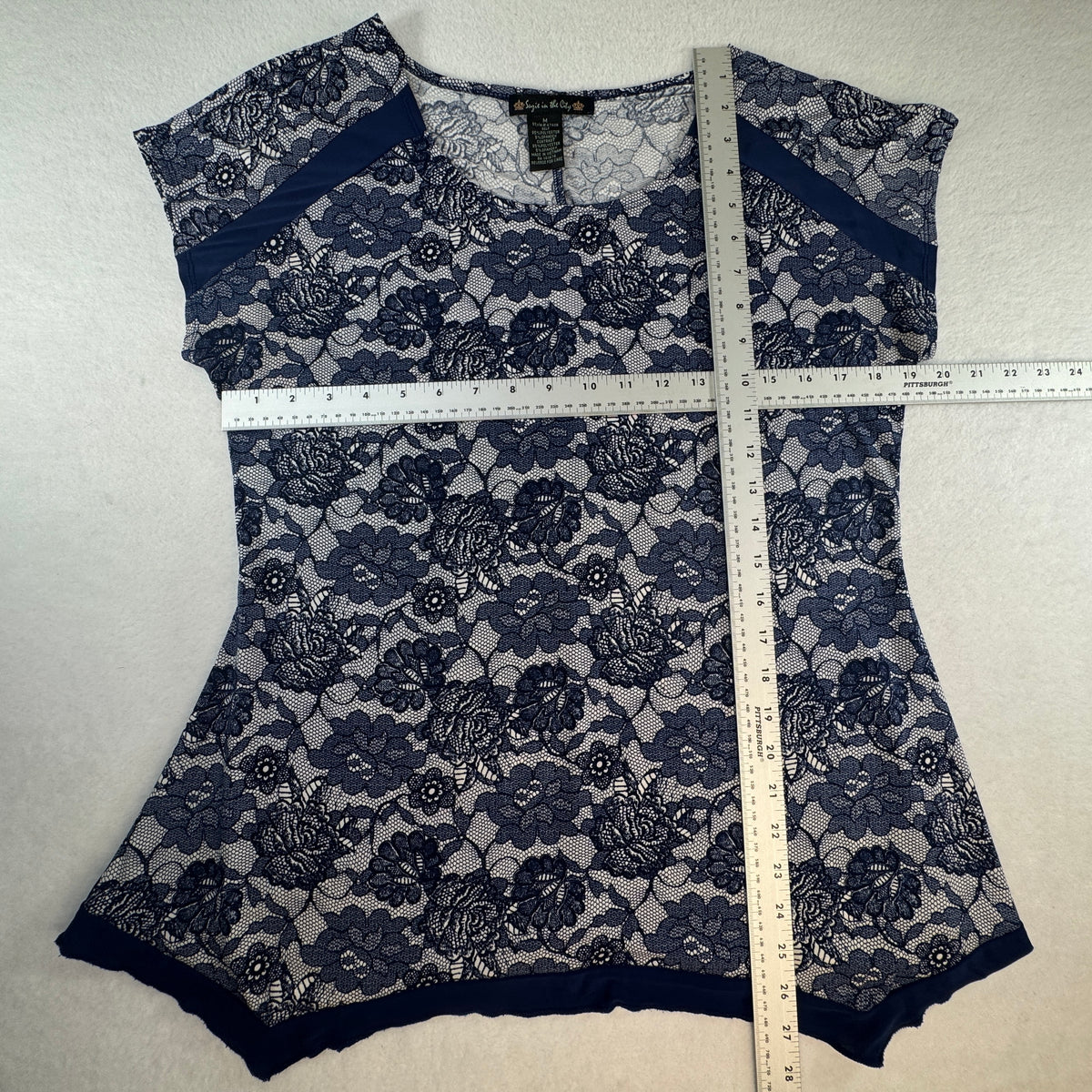 Suzie in the City Women's Blue Floral Lace Print Tunic Top Size M