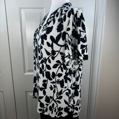 Well Worn Women's NWOT White Black Floral Split Neck Ruffle Sleeve Blouse Size XL