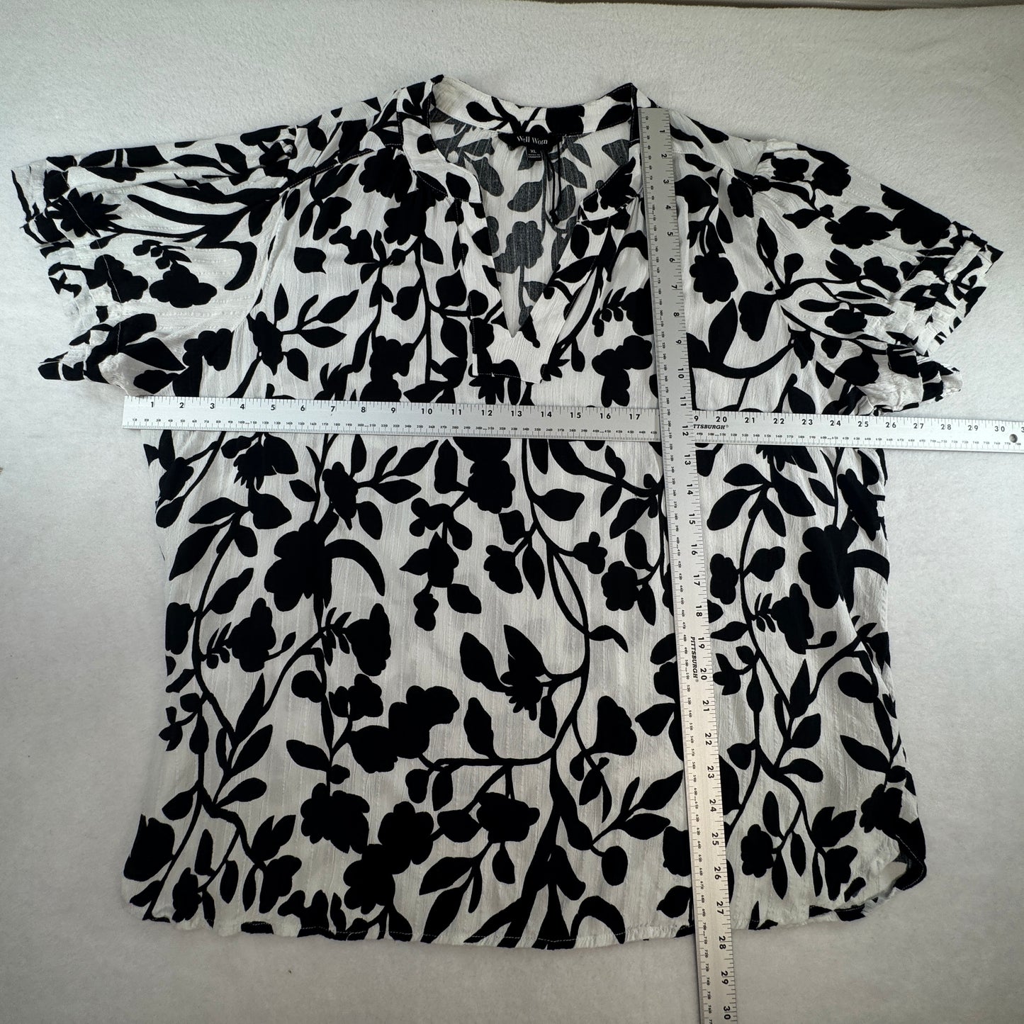 Well Worn Women's NWOT White Black Floral Split Neck Ruffle Sleeve Blouse Size XL