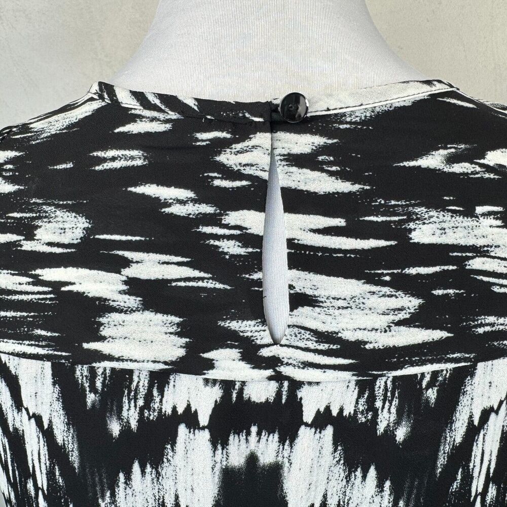 Violet & Claire Women Tank top Sz S Black White Round Neck Keyhole Sleeveless