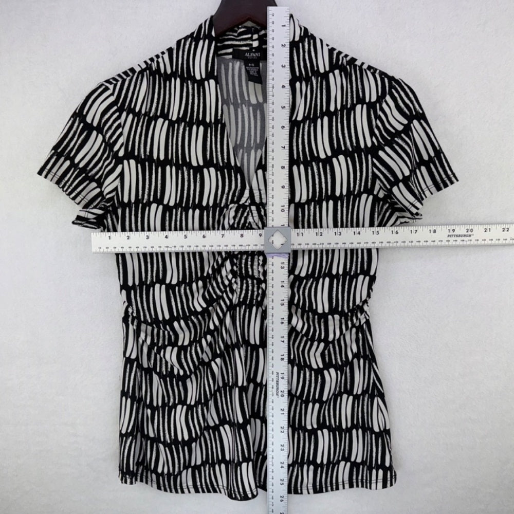 Alfani Ladies Blouse Sz S/P Ruched front and sides short sleeve V-Neck