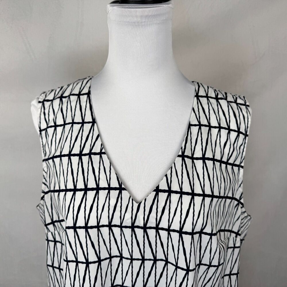 Banana Republic Top Sz L White Black Geometric Print VNeck Sleeveless Fringe Hem