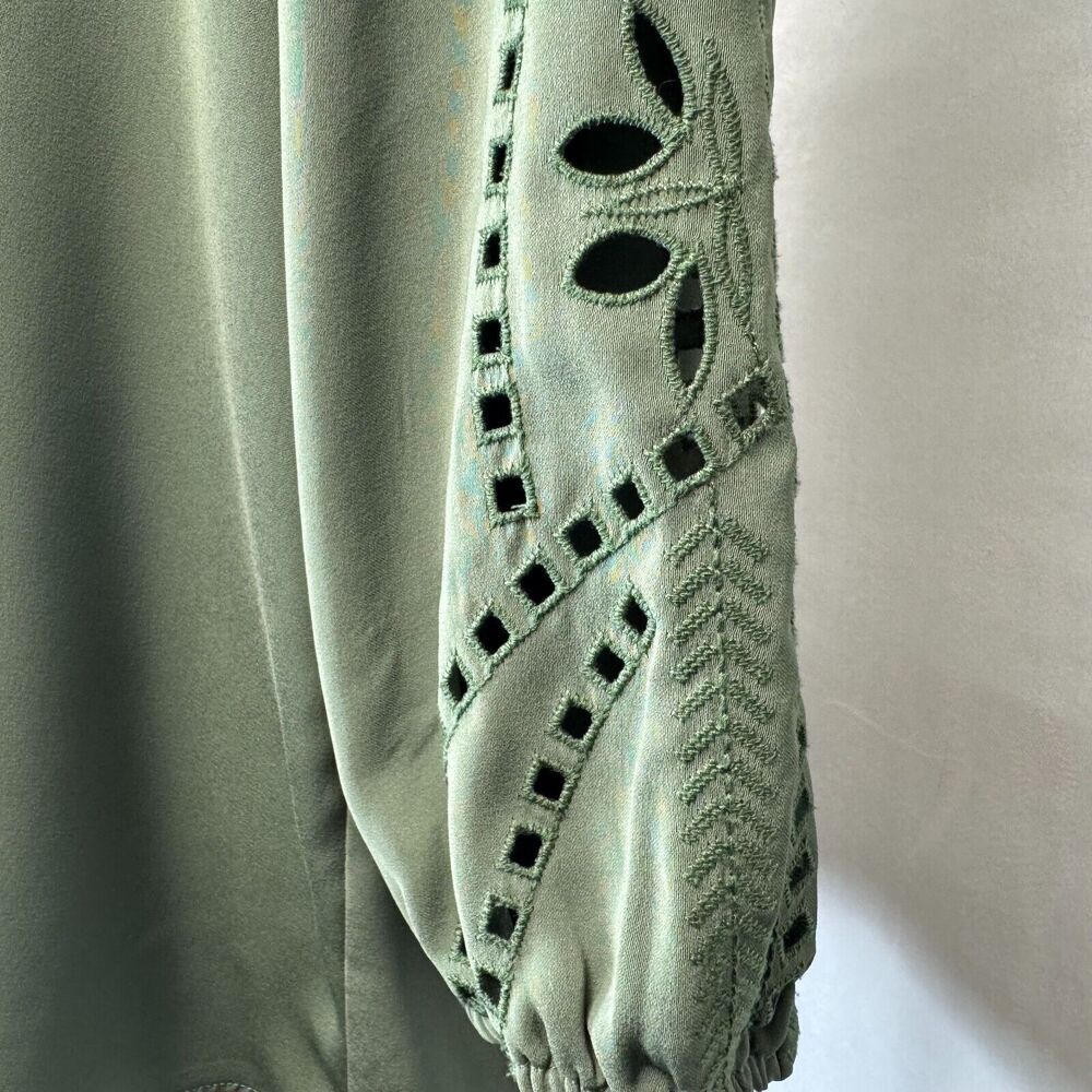 Market & Spruce Tunic Sz L Green Round Neckline Long Cut Out Sleeve Split Back
