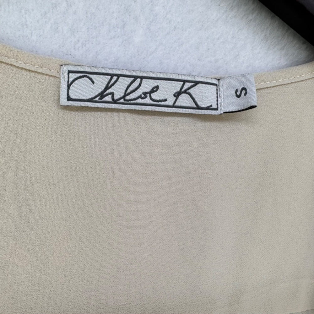 Camiseta sin mangas Chloe K para mujer, talla S, cuello redondo transparente, sin mangas, con lentejuelas color crema y dorado