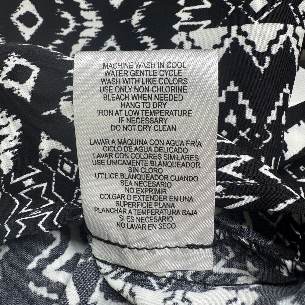 Mario Serrani Women Top SZ S NWT Geometric Black/White VNeck 3/4 Sleeve B2116