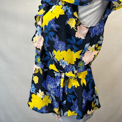 Blusa cruzada Banana Republic, talla S, negra con diseño floral y volantes, manga corta.