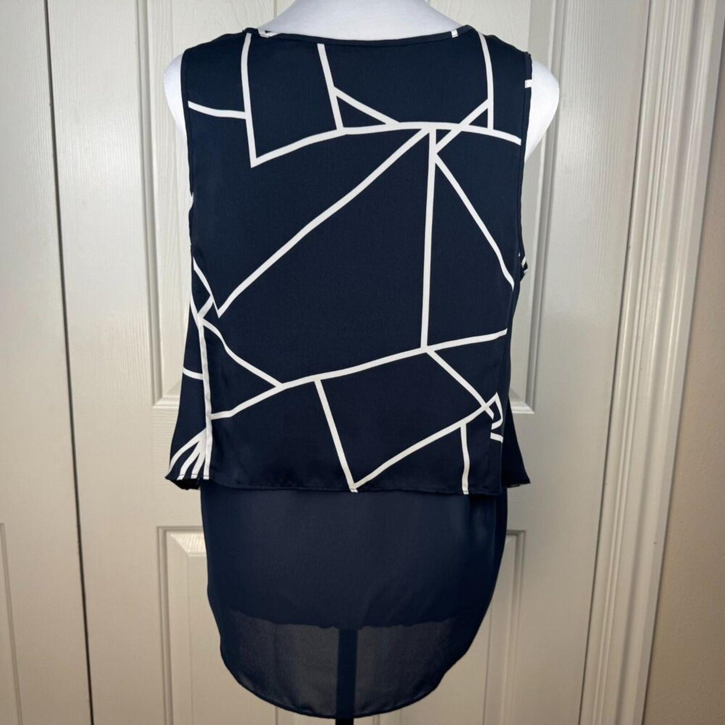 DKNY Women Blouse Sz M Navy Geo Print Round Neck Sleeveless Flowey Sheer Back
