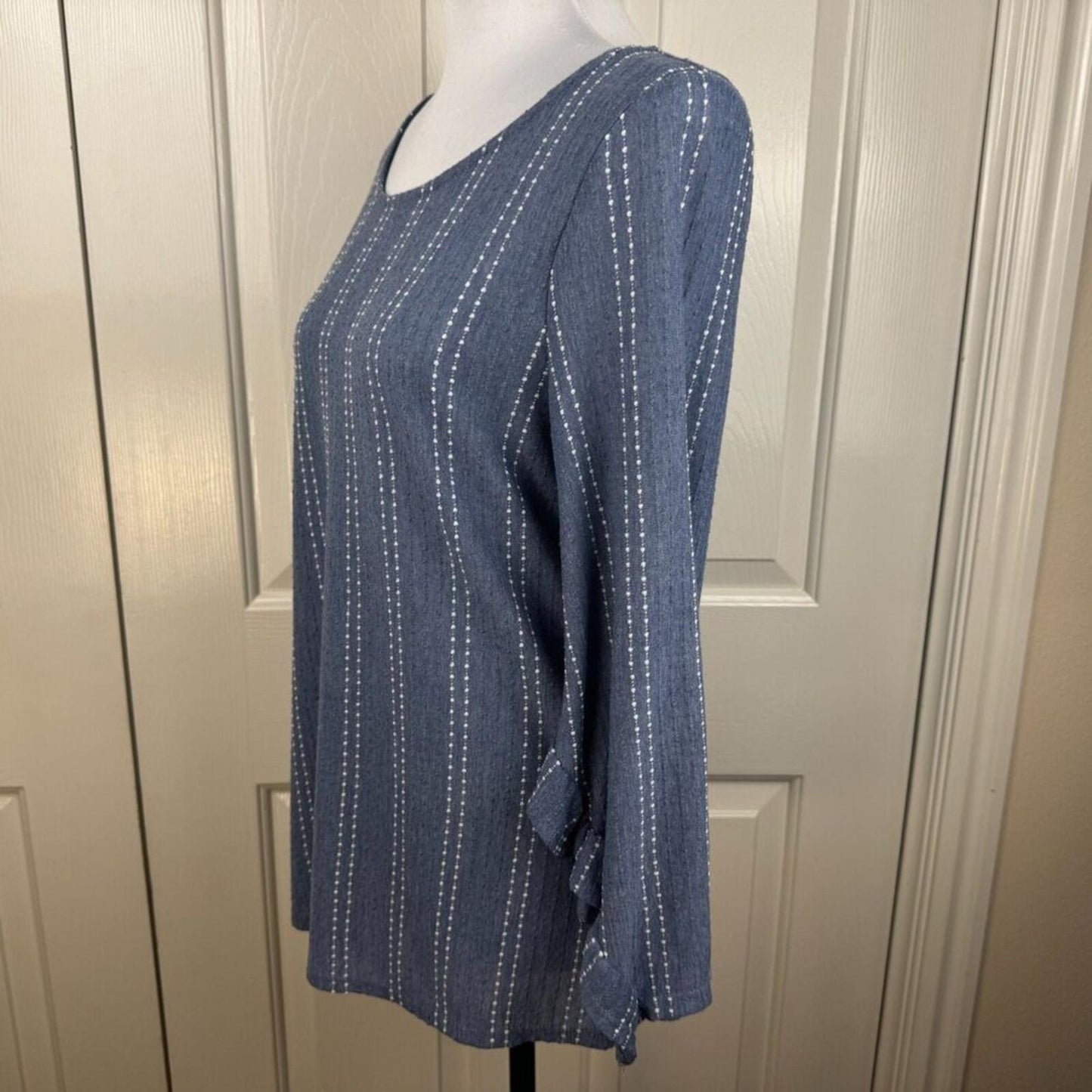 W5 Anthropologie Women Sz M Long Sleeve Blue Striped Textured Shirt Blouse