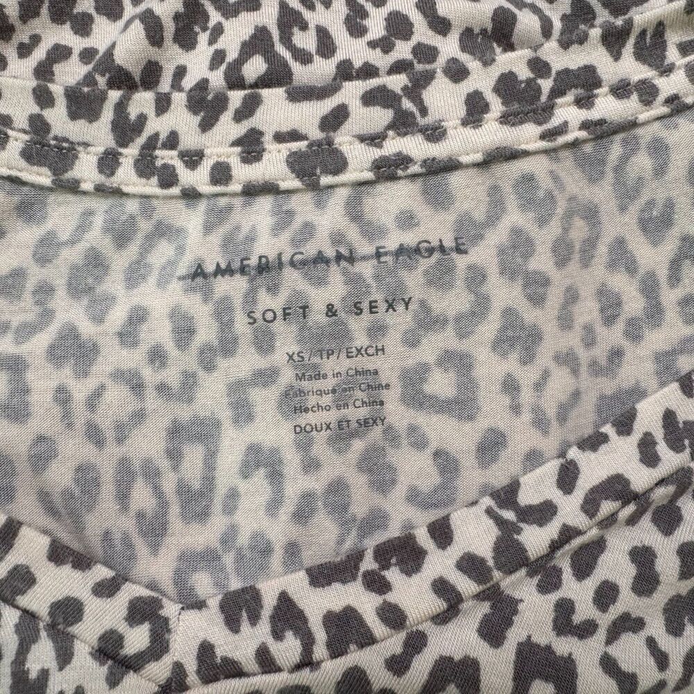 American Eagle Soft and Sexy Tee Sz XS Cheetah Animal Print Short Sleeve V-Neck
