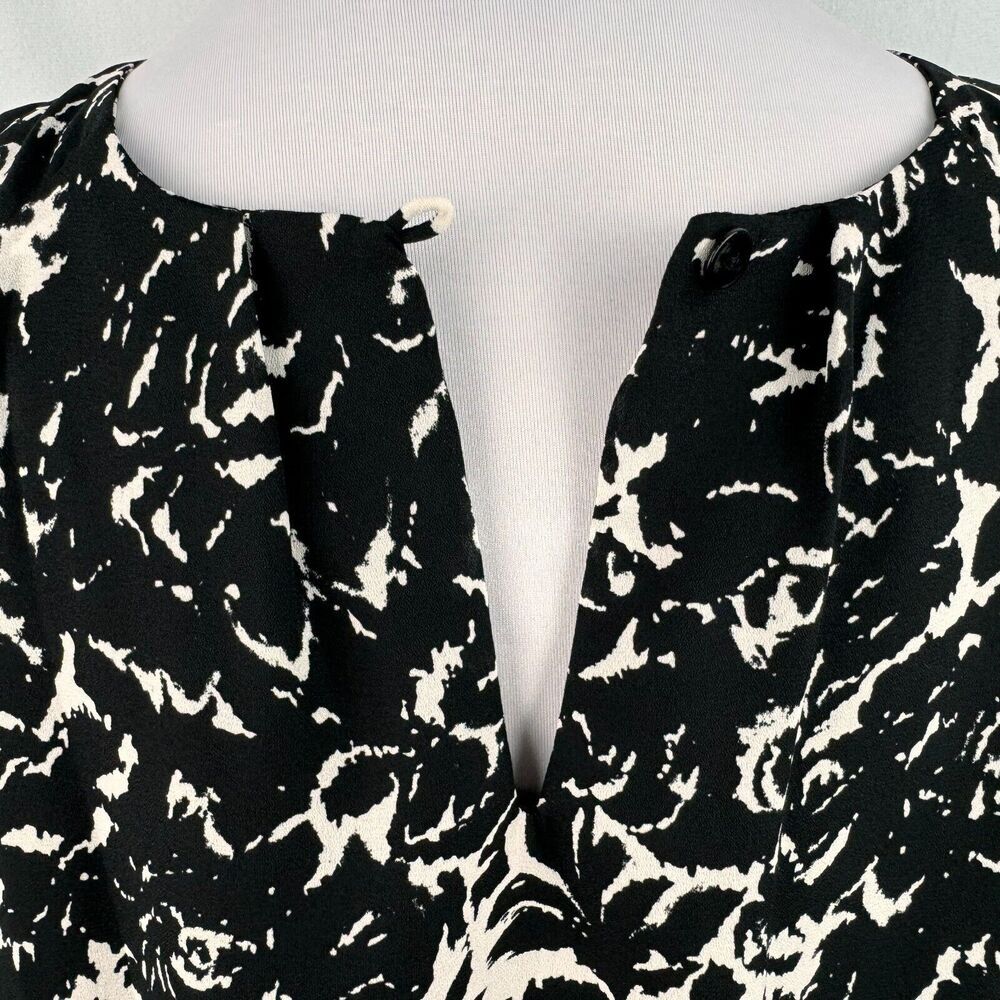 Violet & Claire Halter Sz L Black and White Keyhole back closure
