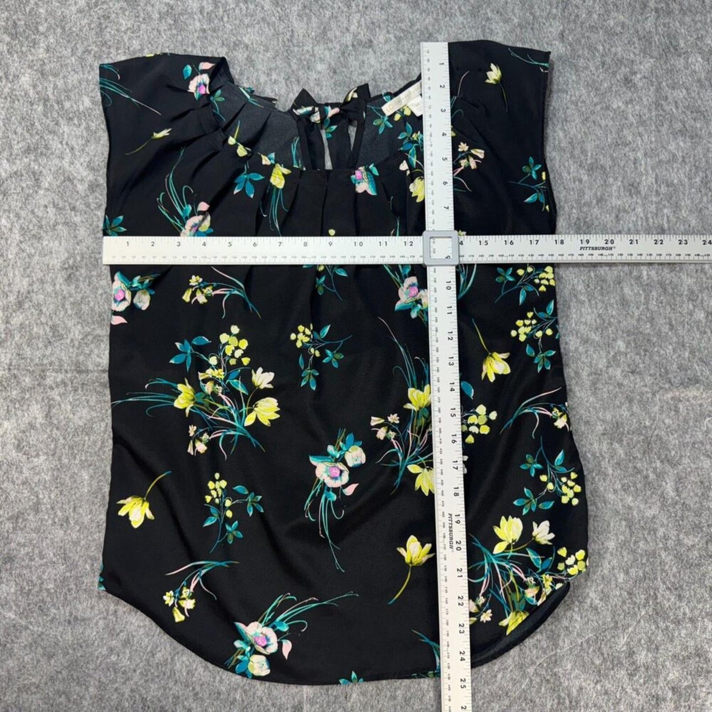 LC Lauren Conrad Blouse Sz XS Black Floral Round Pleated Neck Cap Sleeve