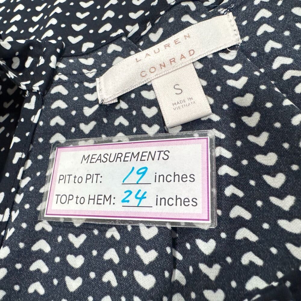 LC Lauren Conrad Blouse Sz S Navy with White Hearts Pleated Neckline Cap Sleeve