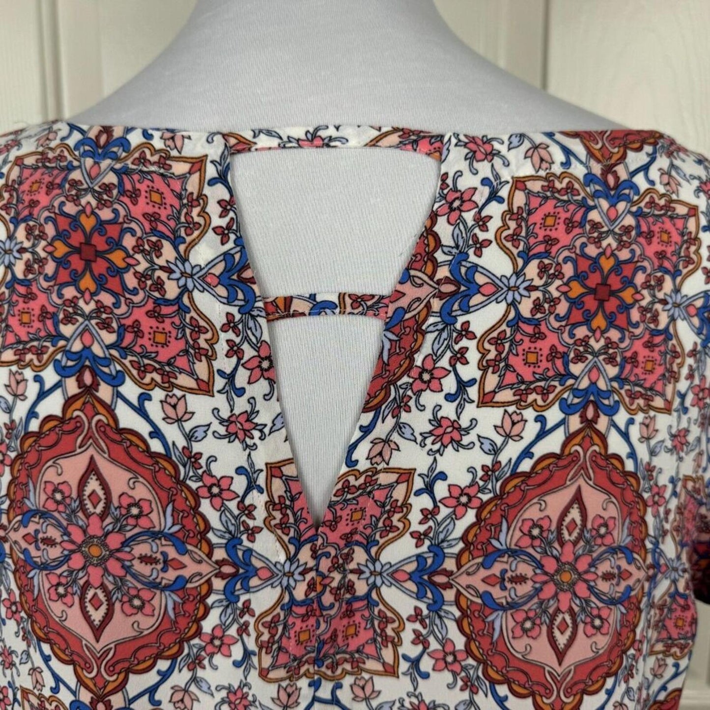 LOFT Women Top Sz S White Multicolor Boat Neck Cap Flutter Sleeve Back Cut Out