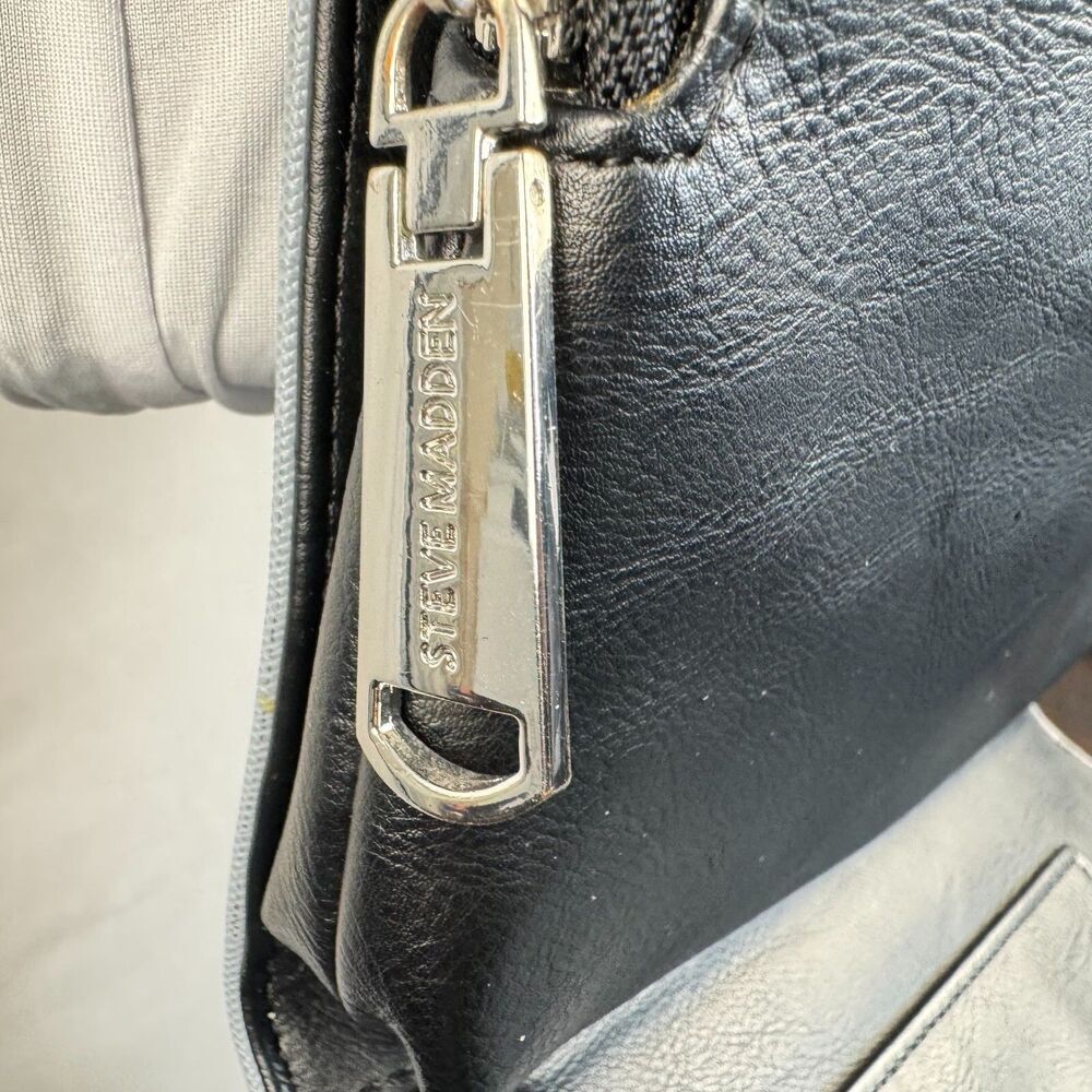 Steve Madden Crossbody Bag with side compartment for cards