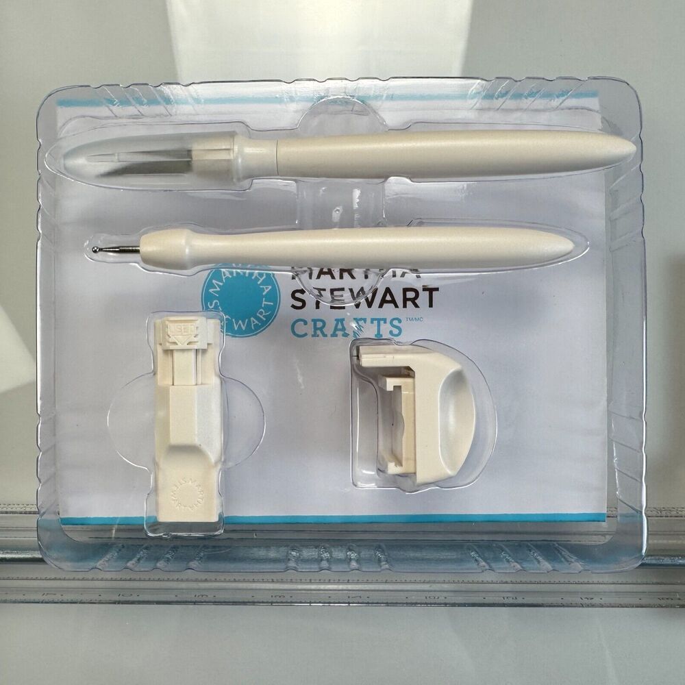 Martha Stewart Crafts LED Light Table Trimmer Station 12” Square Glass NEW M2019