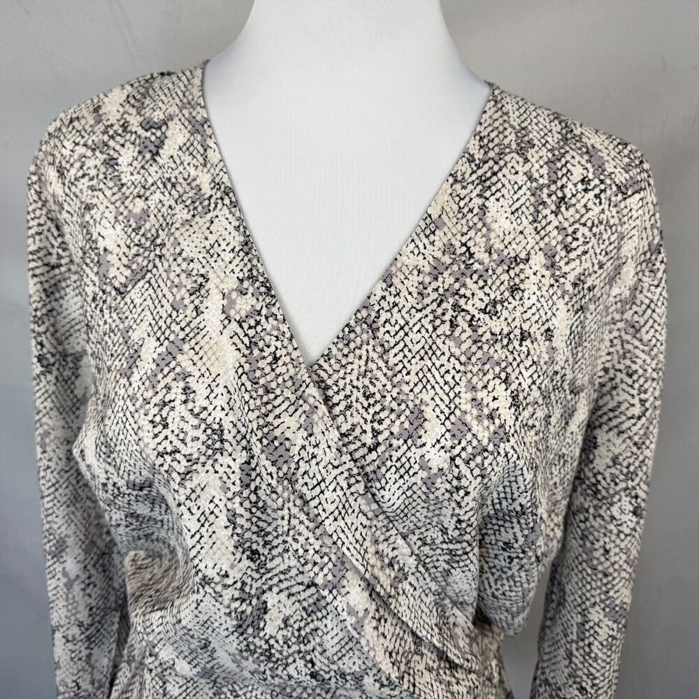 Ann Taylor Sz 4 White Snake Print Gray Black Long Cuffed Sleeve Faux Wrap Peplum