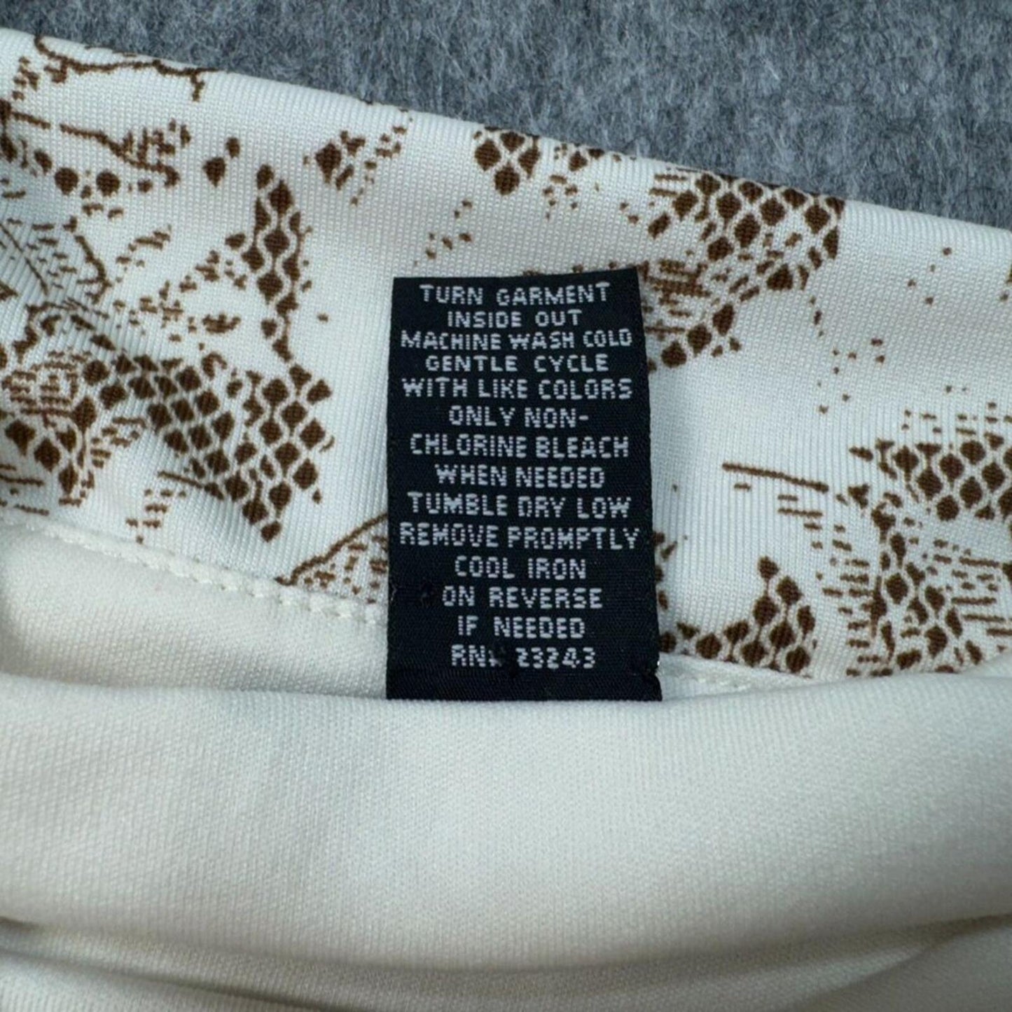 New York & Co Women Top Sz  S Cream Stretch Boatneck Sleeveless Built-In Bra