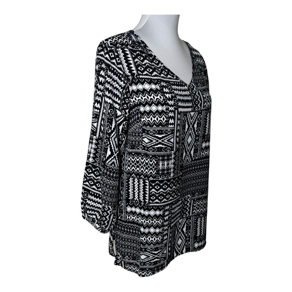 Mario Serrani Women Top SZ S NWT Geometric Black/White VNeck 3/4 Sleeve B2116