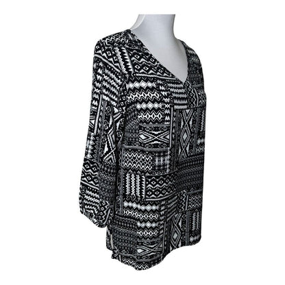Mario Serrani Women Top SZ S NWT Geometric Black/White VNeck 3/4 Sleeve B2116