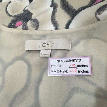 Loft Ann Taylor Beige Top Sz S Ruffled Layers Gray Pink Print VNeck Sleeveless