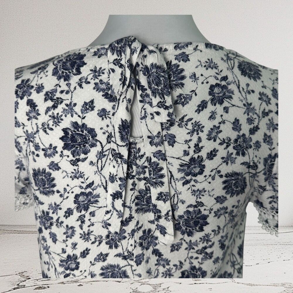 Angels Top Sz S White Navy Blue Floral Round Neck Flutter Sleeve Crochet Trim