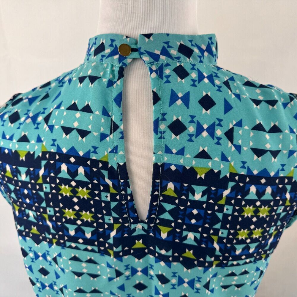 Zaiva A Ladies Blouse Sz M Floral High Crew Neck Sleeveless blue geometric print