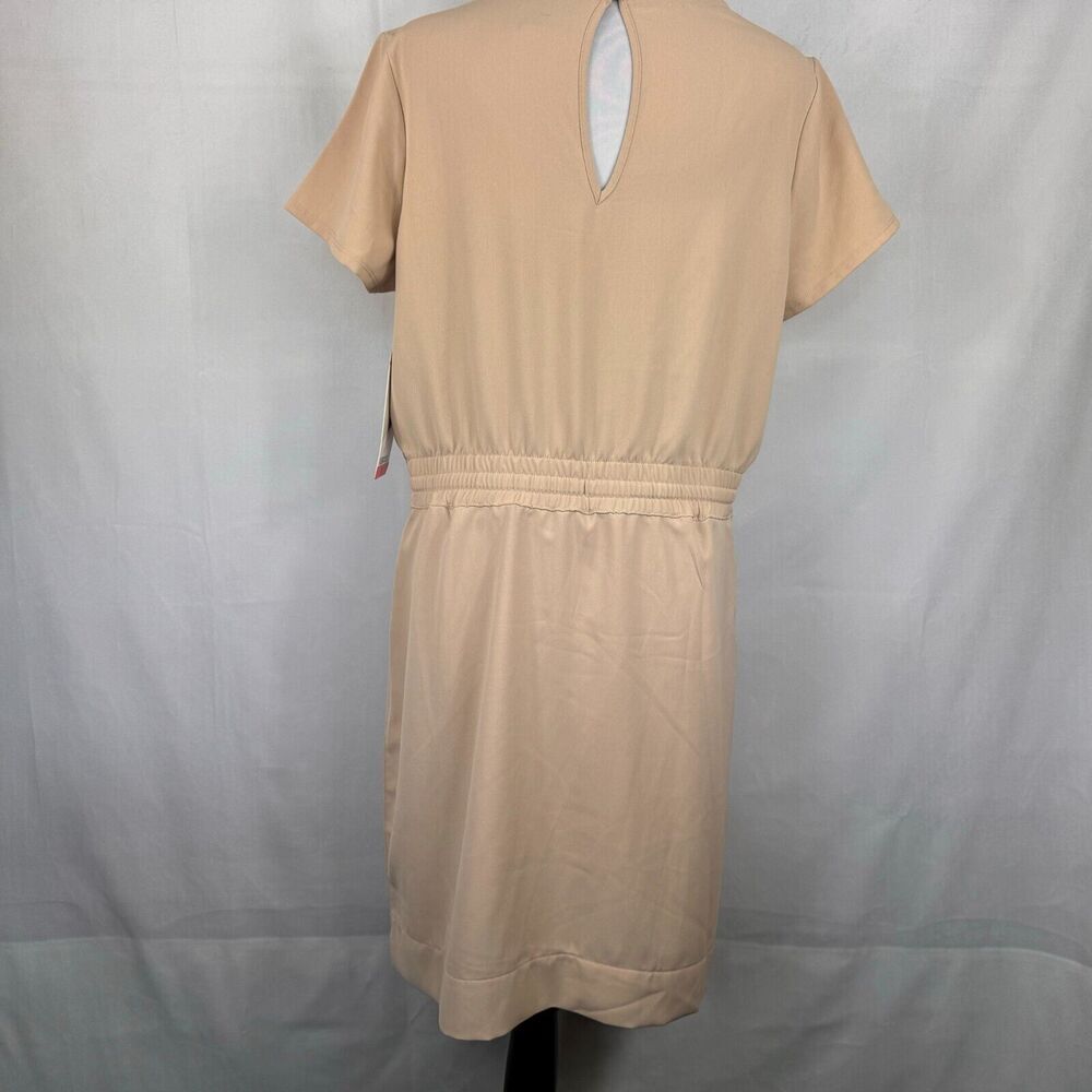 32 Degrees Ladies Dress Sz M Beige Twill Short Sleeves Clinched Waist 2 pockets