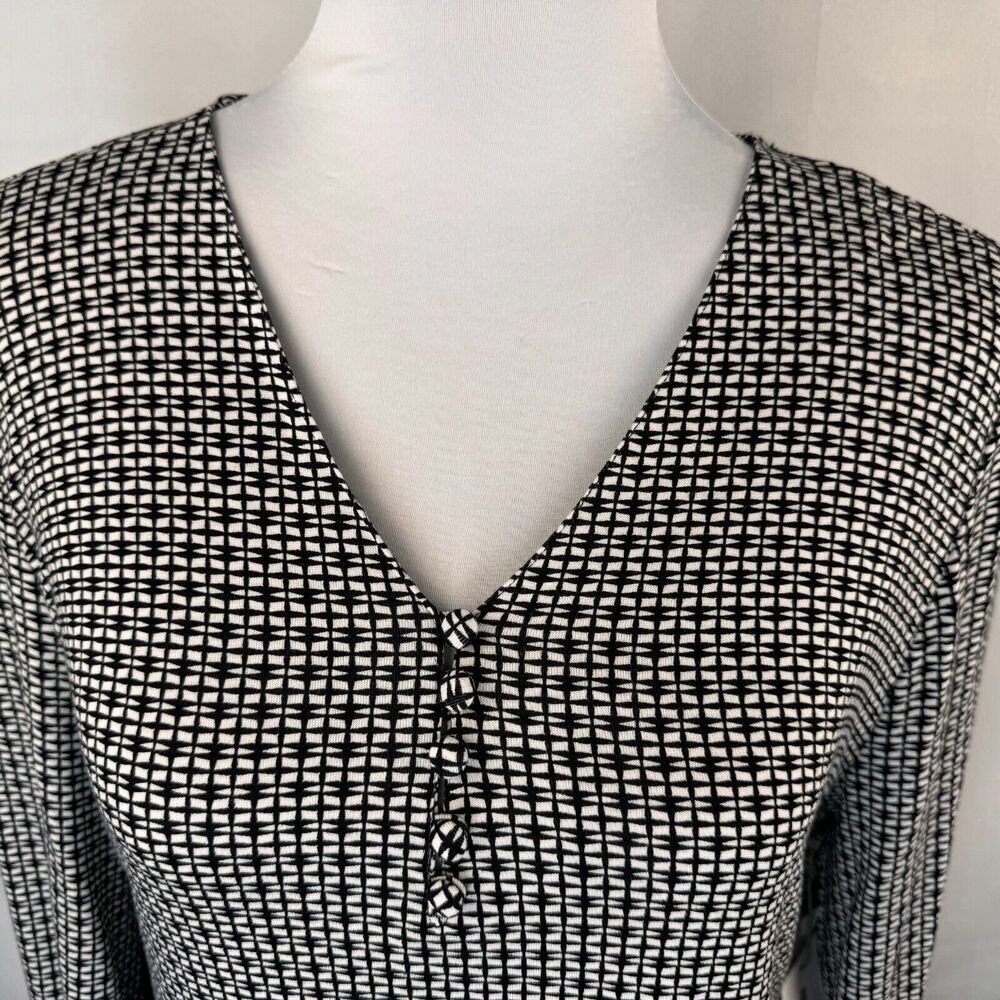Liz Claiborne Blouse Sz S NWT Stretchy Black with White Print VNeck Long Sleeve