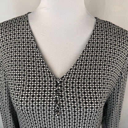 Liz Claiborne Blouse Sz S NWT Stretchy Black with White Print VNeck Long Sleeve