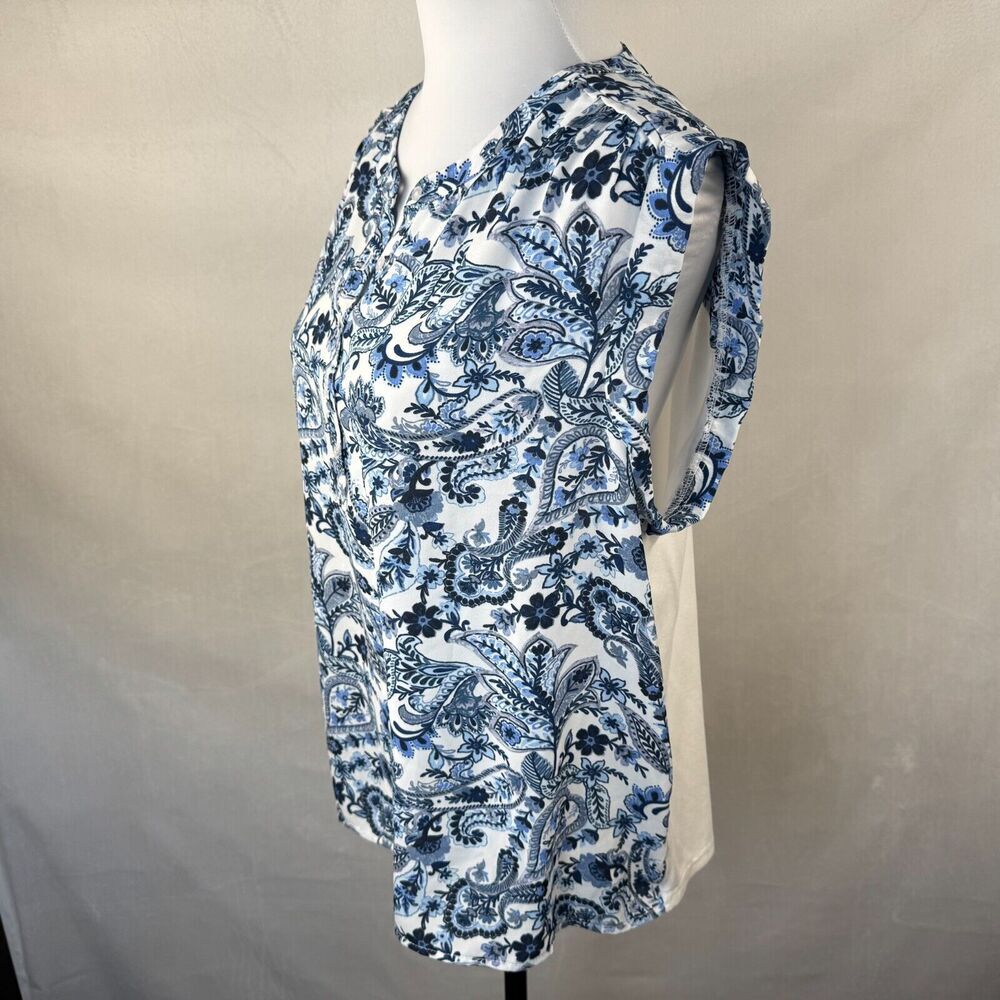 Zac & Rachel Sz L Top White Paisley Print Blue Henley V Neck Buttons Cap Sleeve