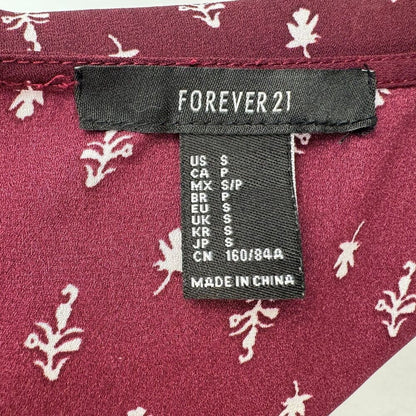 Forever 21 Ladies Top Sz S Burgundy White Print Cap Cuffed Sleeve Round Neck