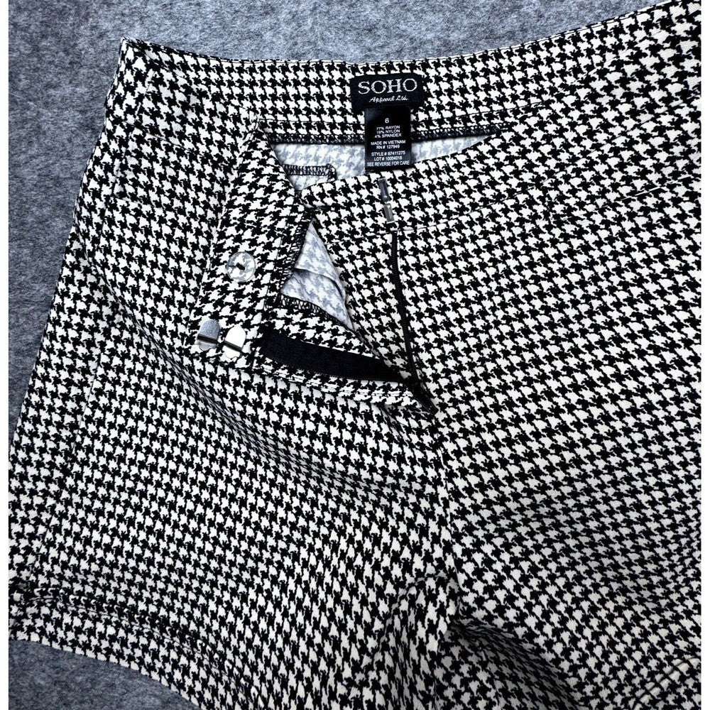 SOHO Women’s  Black & White Houndstooth Shorts w/ Pockets, Elastic - Size 6