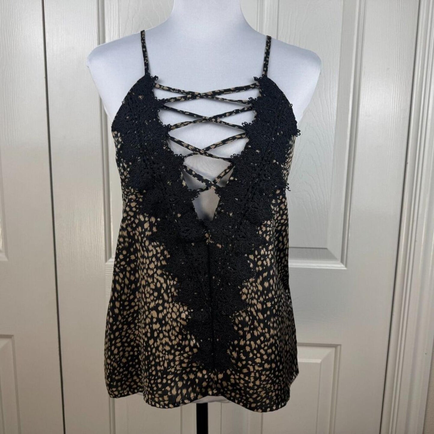 En Creme Tank Cami Top Sz S Deep V-Neck Criss Cross Strap Lace Animal Print