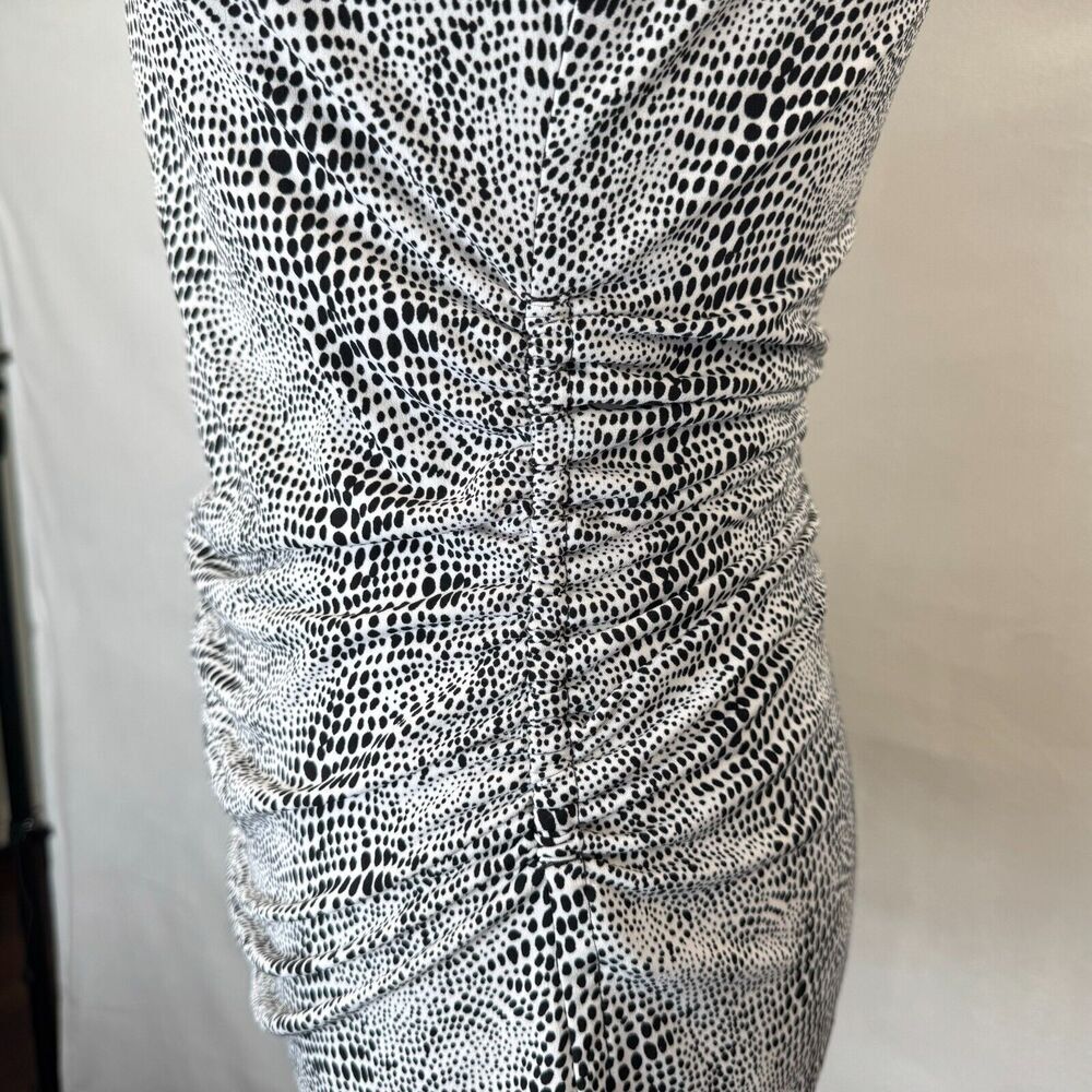 Vince Camuto Top Sz S VNeck Sleeveless White Black Print Pullover Side Ruching
