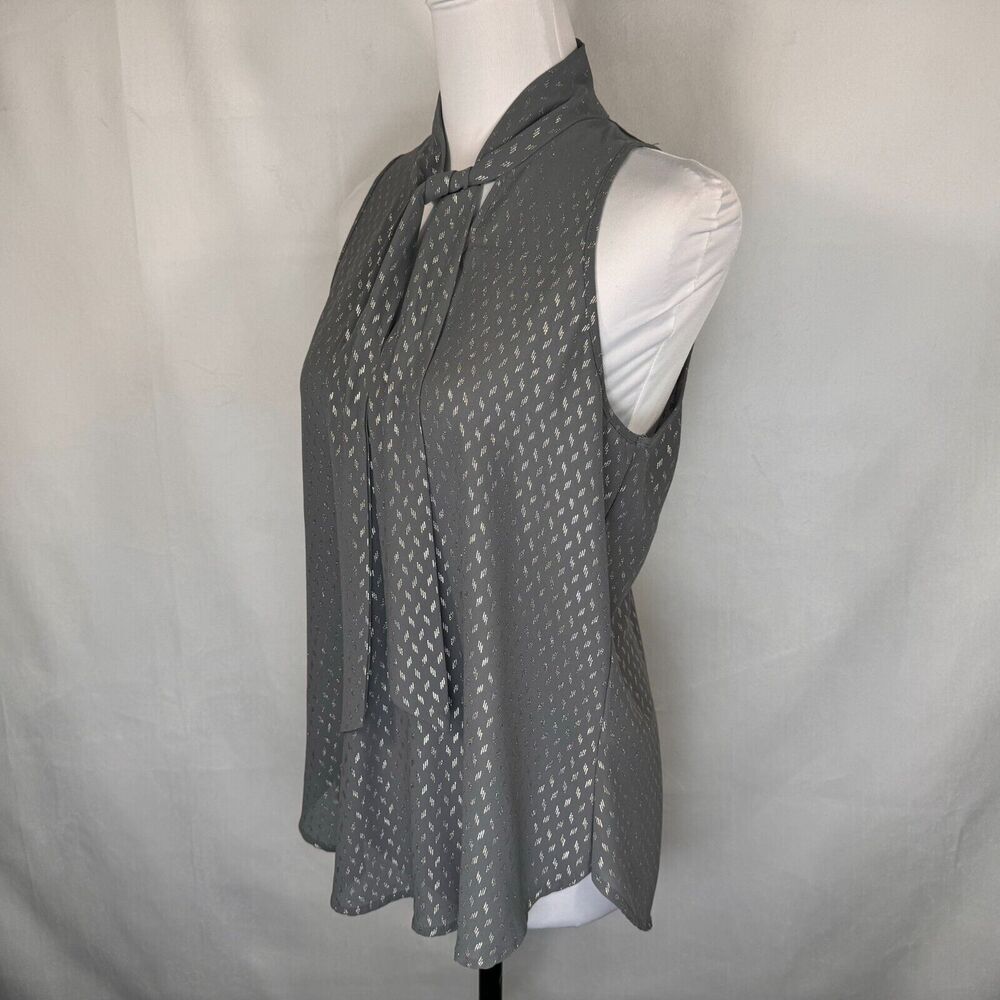 Socialite Ladies Top Sz S Gray Sleeveless VNeck Tie closure