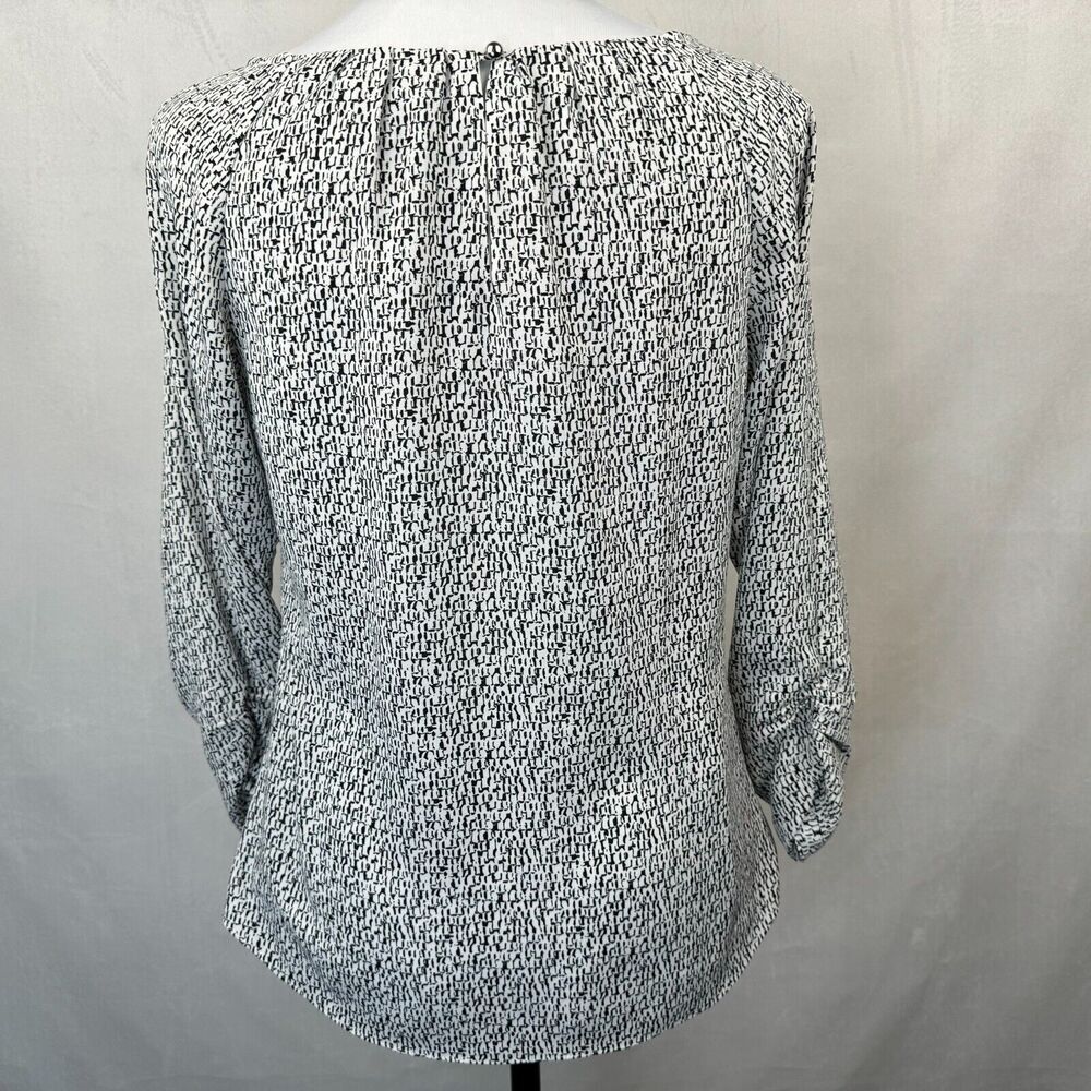 White House Black Market Top Sz XS Black White With Metal Detail Ruched sleeve