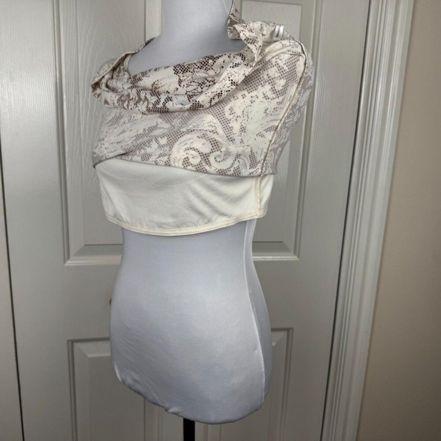 New York & Co Women Top Sz  S Cream Stretch Boatneck Sleeveless Built-In Bra