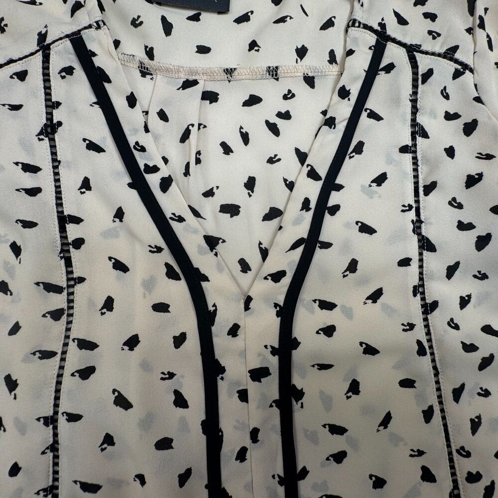 ASTR Blouse Sz XS Beige Black Print VNeck Ladder Stitch Trim Cuffed Long Sleeve