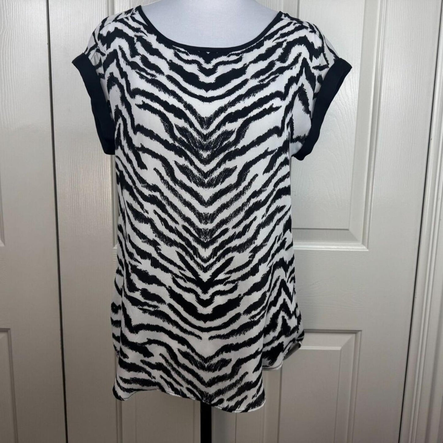 Express Women Top Sz XS Semi Sheer Zebra Black & White Round Neck Cap Sleeve
